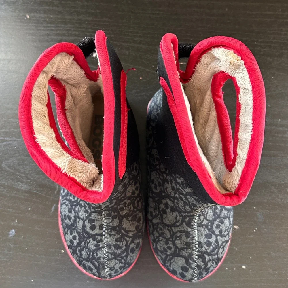 Bogs Baby Skulls Waterproof Insulated Boots Black Red Grey Kids Size 8 71448-009